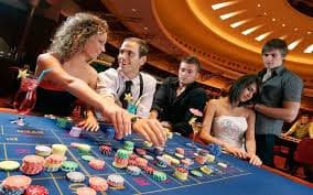 Live casino table interface and slot game dashboard on 7meter.com login